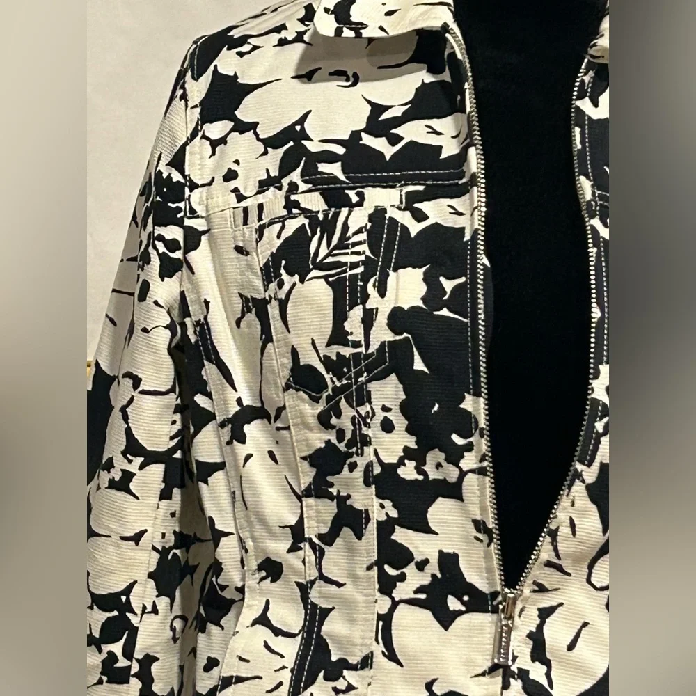 Rare Jones NY Jean Jacket, floral print 4 pockets with collar. NWOT Amazing!! - Picture 5 of 12